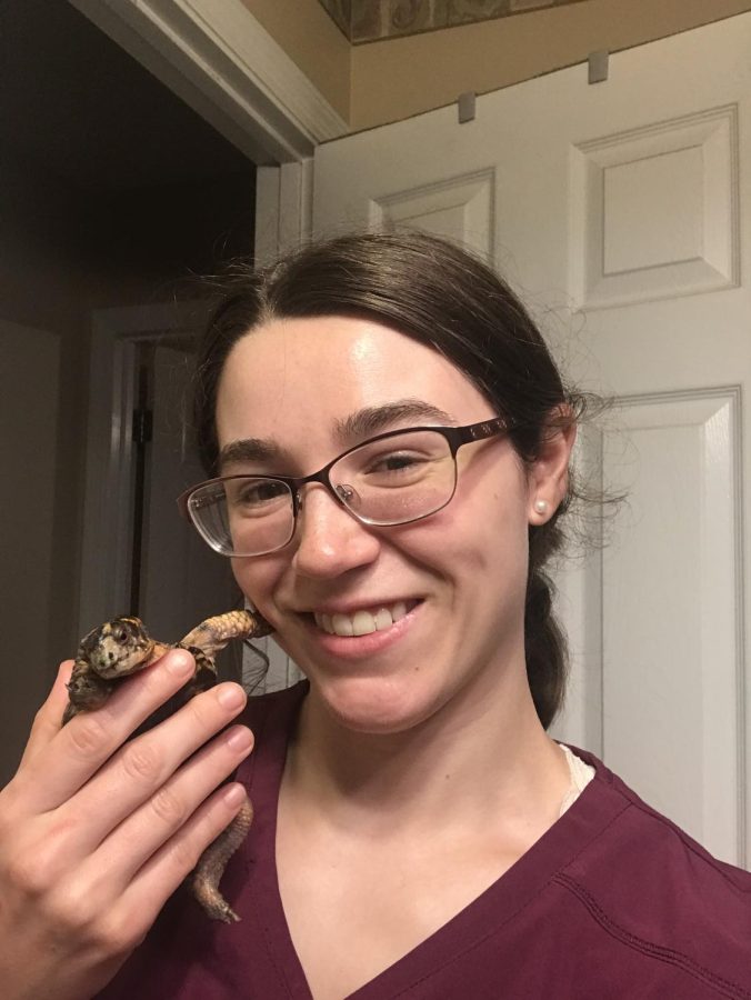 Ivey Milam, Nursing major and 2021 recipient, and her pet turtle, Minnie Mie. 